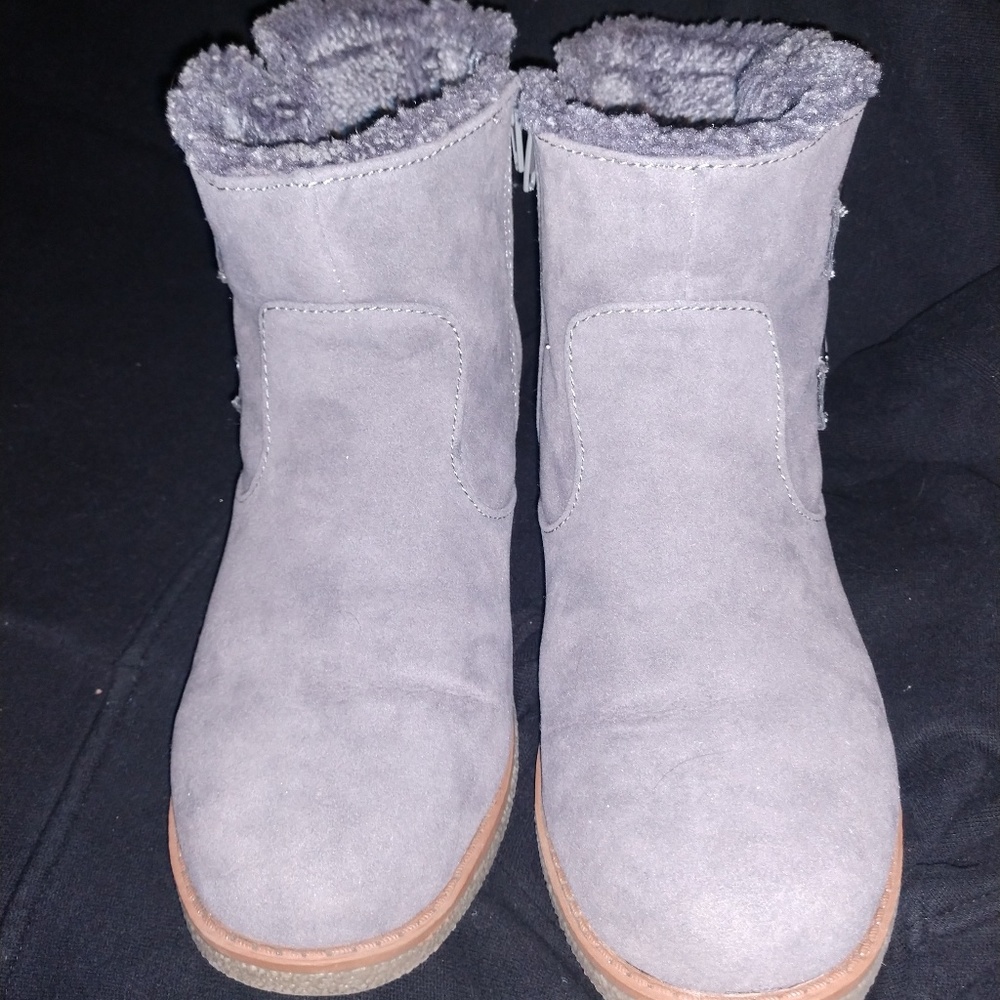 Boots - Picture 3 of 4